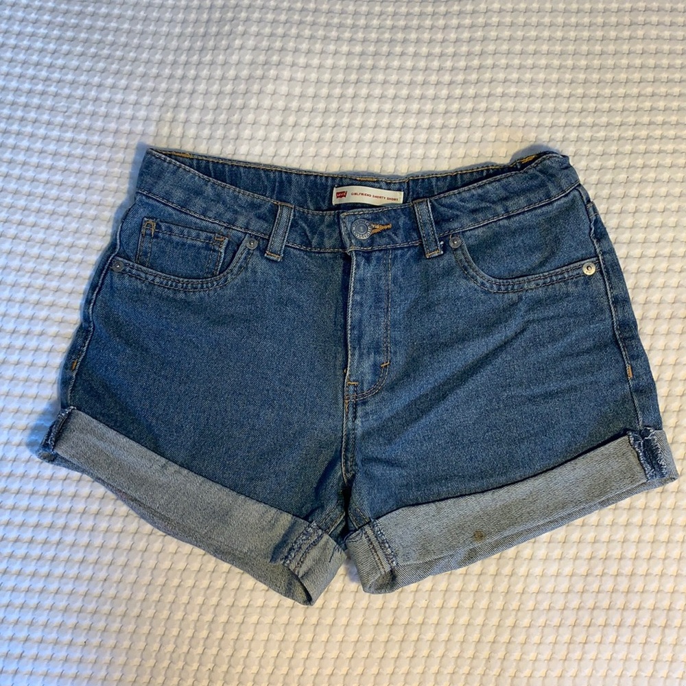 Levis girlfriend shorty short